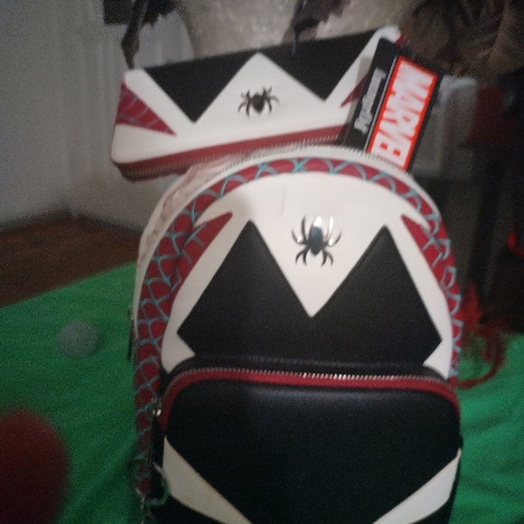 Marvel brand new miniature backpacks comes with wallet and keychain - Picture 11 of 15
